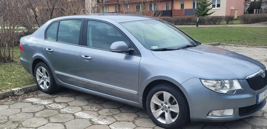 Skoda Superb cena 34900 przebieg: 241000, rok produkcji 2013 z Sławno małe 56